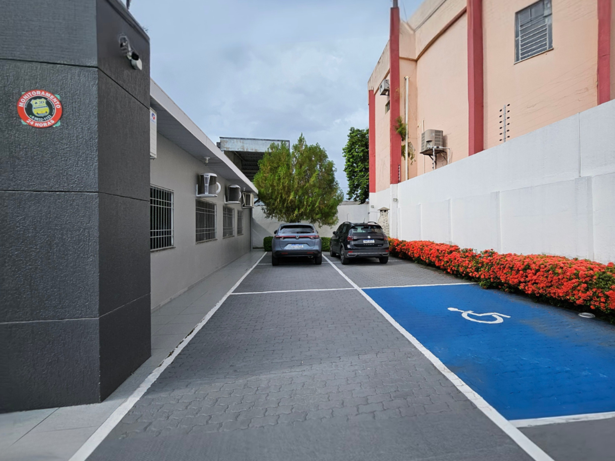 Estacionamento e acesso à clínica